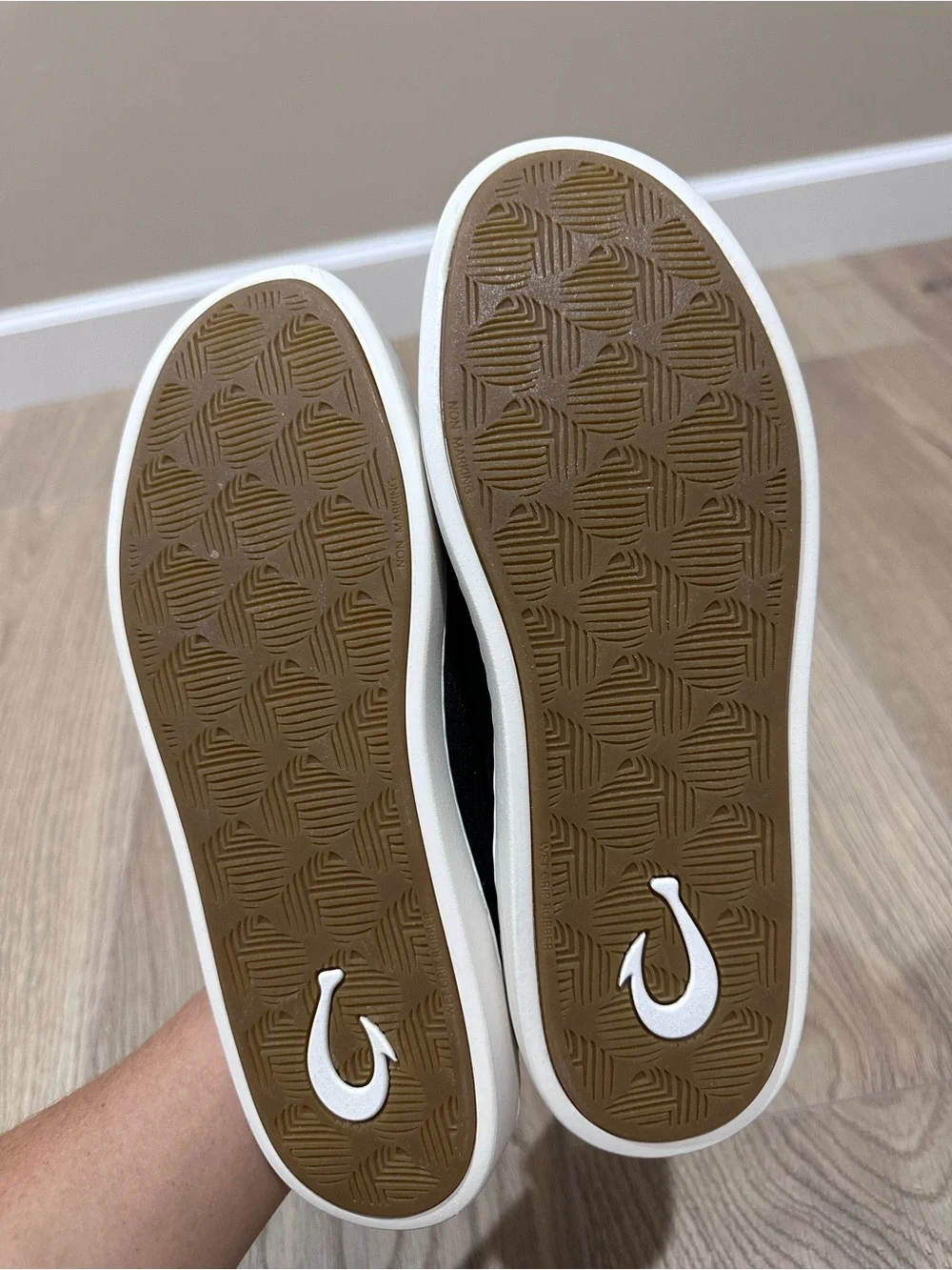 NWT Olukai Women’s Black Slip-On Canvas Sneakers Size 8.5
